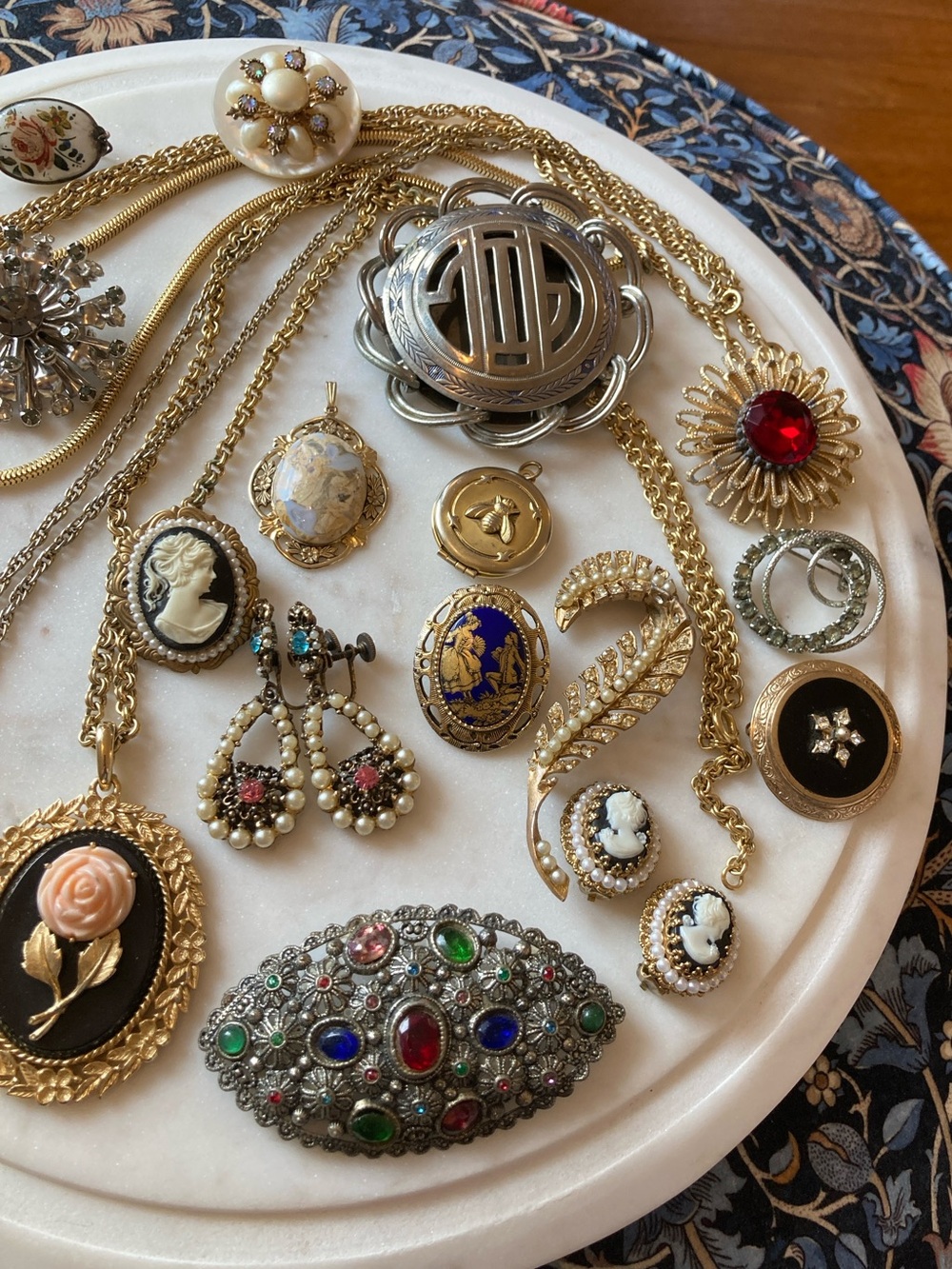 Vintage, Mid-Century & Art Deco Costume Jewelry Lot - Picture 4 of 12